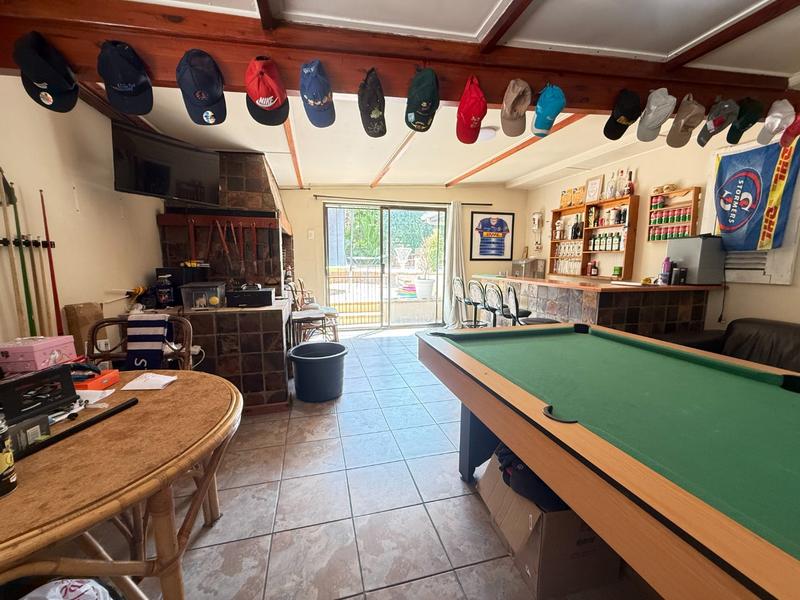 4 Bedroom Property for Sale in Bergzicht Western Cape
